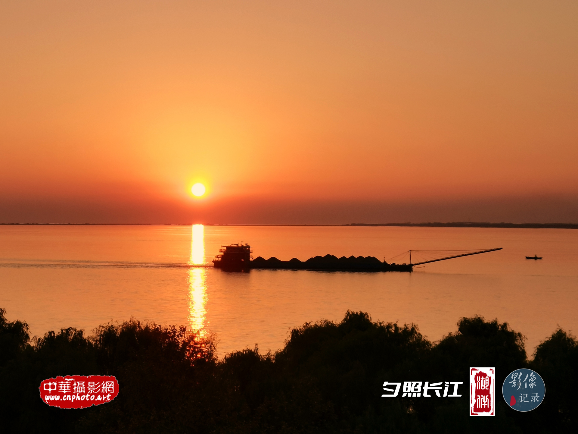 夕照长江